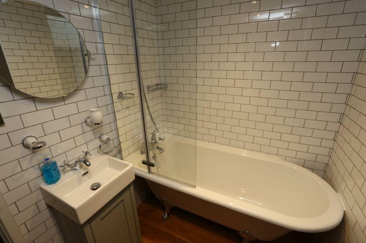 Monmouth House Apartments, Lyme Regis Old Town, Dog Friendly, Parking Exterior foto